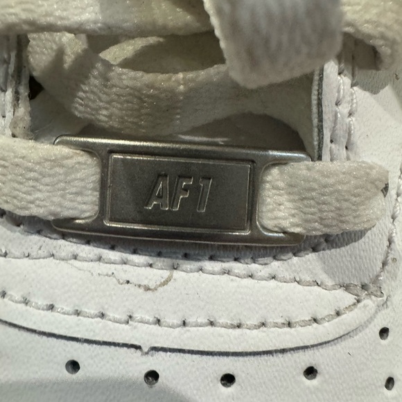 Air Force 1’s size 5 kids I only wore about 3 times - Picture 4 of 8